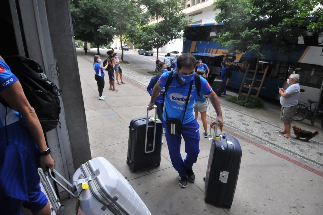 Fotos da chegada das jogadoras do Minas em Belo Horizonte, aps a equipe vencer o Praia Clube e conquistar a Superliga Feminina de Vlei.