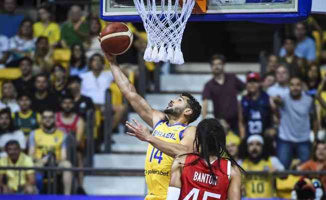 Leo Meindl em ao contra o Canad na estreia da Seleo Brasileira na AmeriCup