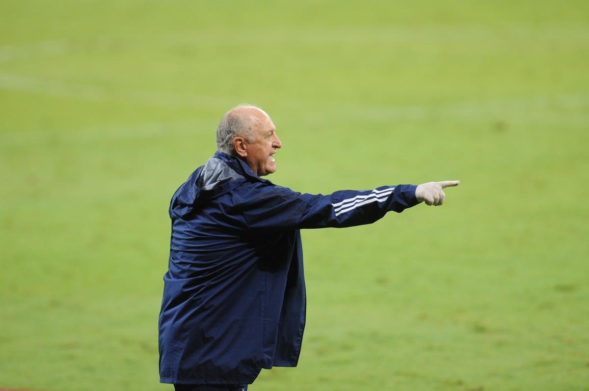 Fotos do jogo entre Cruzeiro e Paran Clube, no Mineiro, em Belo Horizonte, pela 19 rodada da Srie B do Campeonato Brasileiro