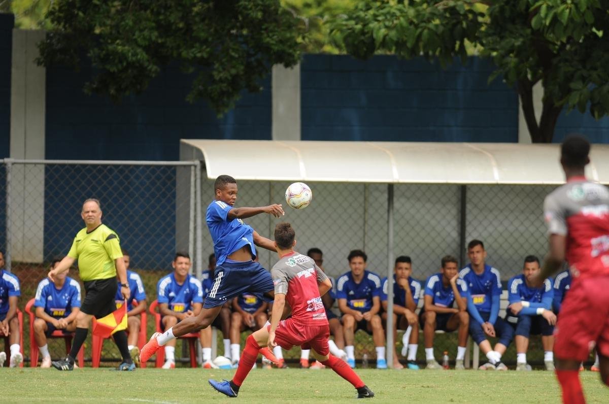Com gol de Judivan e sob olhares dos membros do Ncleo Dirigente Transitrio, Raposa bateu o Bugre por 1 a 0