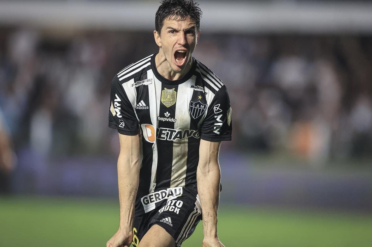 Fotos do jogo entre Santos e Atltico na Vila Belmiro, em Santos, pela 30 rodada do Campeonato Brasileiro