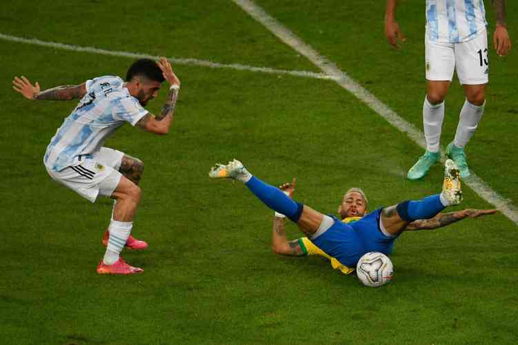 Argentina venceu Brasil por 1 a 0, no Maracan, e conquistou 15 ttulo da Copa Amrica. Gol foi marcado pelo meia-atacante Di Mara