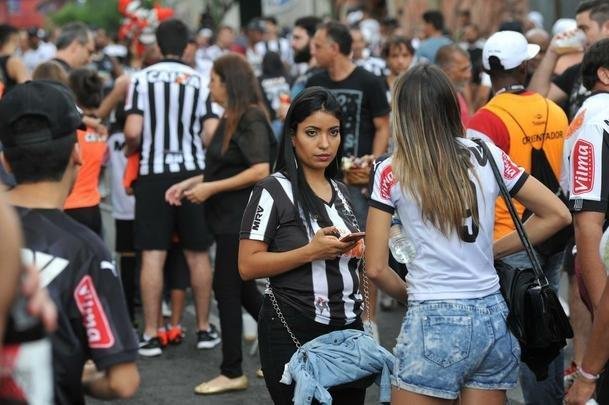 Imagens da torcida do Atltico no clssico contra o Cruzeiro, no Independncia, pelo Campeonato Brasileiro