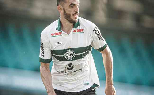 Zagueiro jogou no Coritiba na temporada passada