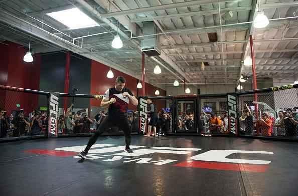 Protagonistas do evento, Anderson Silva e Michael Michael Bisping participaram de treino aberto para promover o UFC em Londres