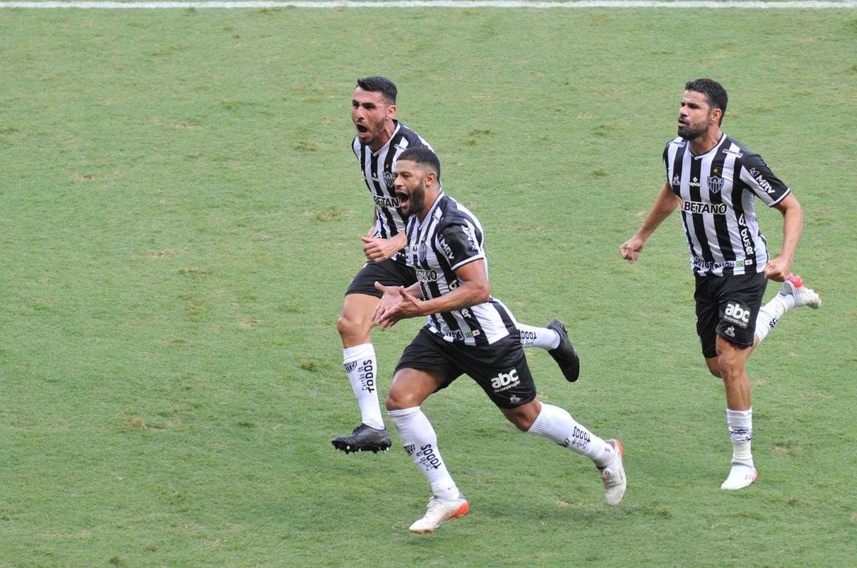 De falta: Hulk marcou golao e virou para o Atltico sobre o Fluminense