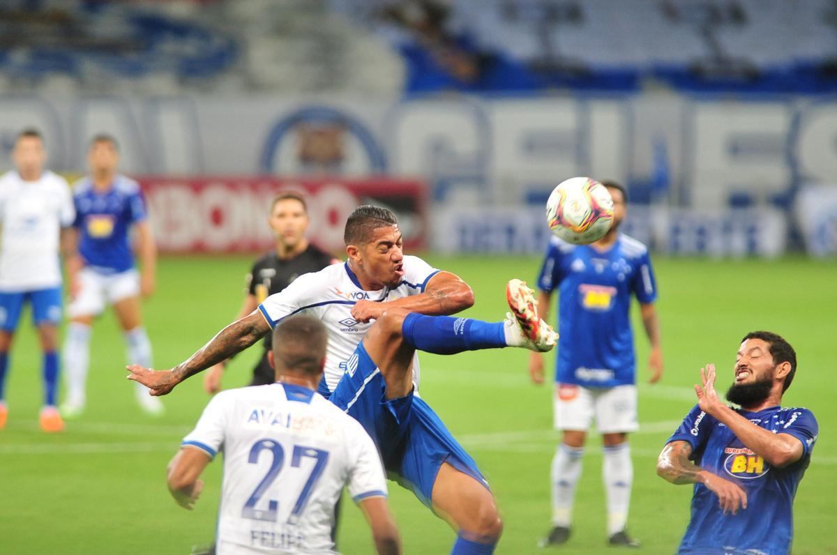 Fotos do jogo entre Cruzeiro e Ava, no Mineiro, pela 11 rodada da Srie B do Brasileiro