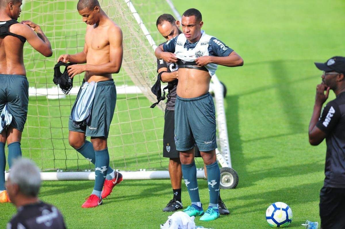 Fotos da apresentao e primeiro treino de Leandrinho no Atltico