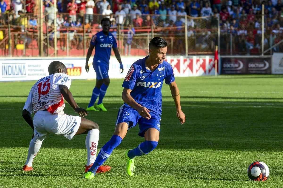 Fotos da vitria do Cruzeiro sobre o Amrica, em Tefilo Otoni, pelo Campeonato Mineiro