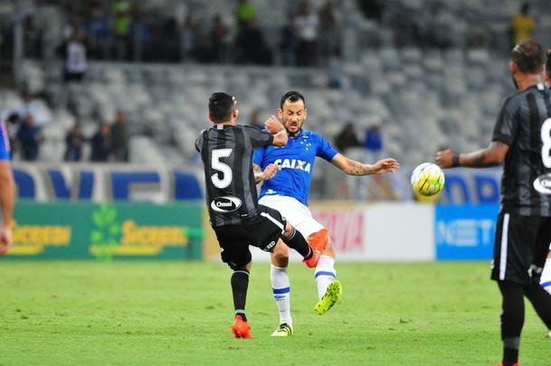 Fotos do jogo entre Cruzeiro e Botafogo, pela Copa do Brasil, no Mineiro
