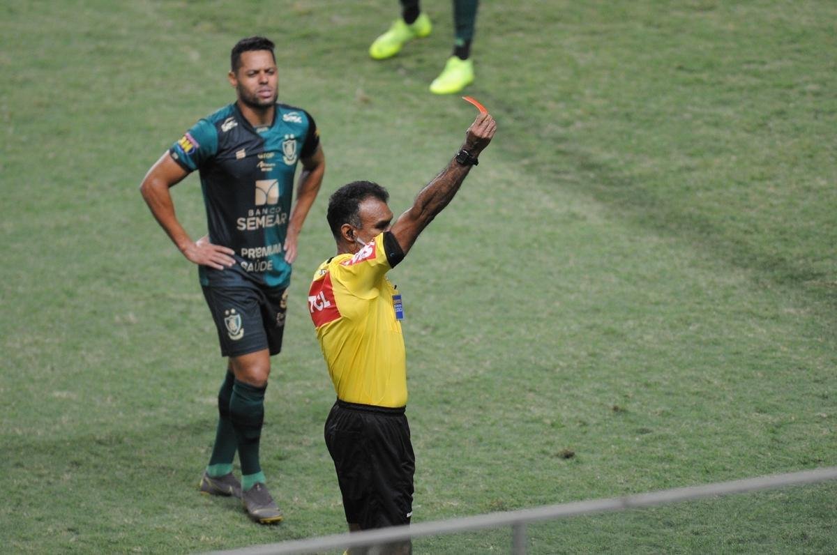 Fotos do jogo entre Amrica e Cruzeiro, no Independncia, em Belo Horizonte, pela 25 rodada da Srie B do Brasileiro