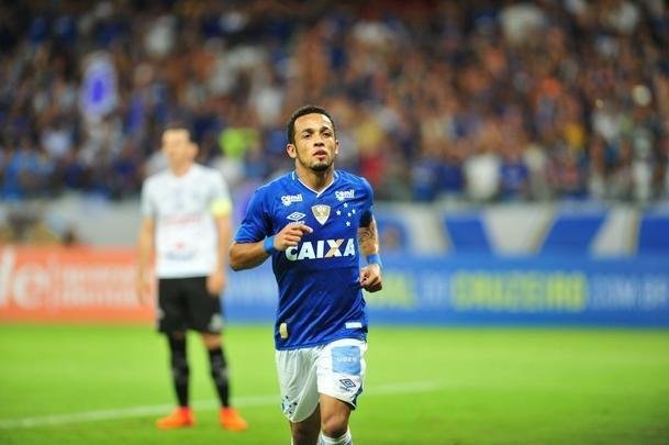 Imagens do jogo entre Cruzeiro e Tupi, no Mineiro