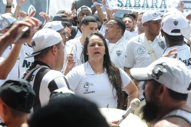 Imagens da chegada de Diego Tardelli