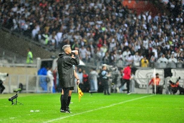 Fotos do primeiro tempo do duelo entre Atltico e Coln, no Mineiro, pela semifinal da Copa Sul-Americana