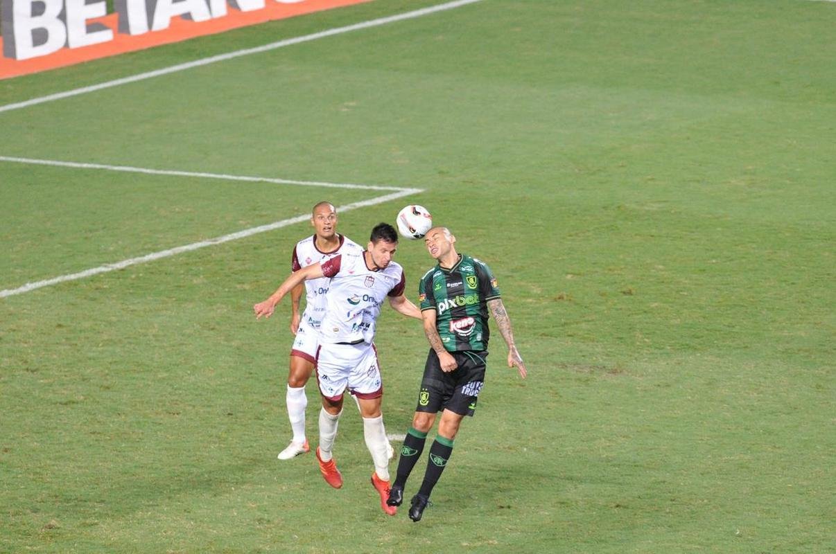 O Amrica recebeu o Patrocinense nesta quarta-feira (16), no Independncia, em Belo Horizonte, para confronto vlido pela 7 rodada do Campeonato Mineiro. A partida marcou a estreia do experiente goleiro Jailson com a camisa do Coelho.