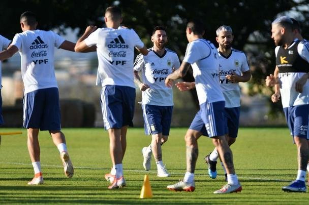 Na Toca II, Seleo Argentina fechou preparao para duelo com o Brasil