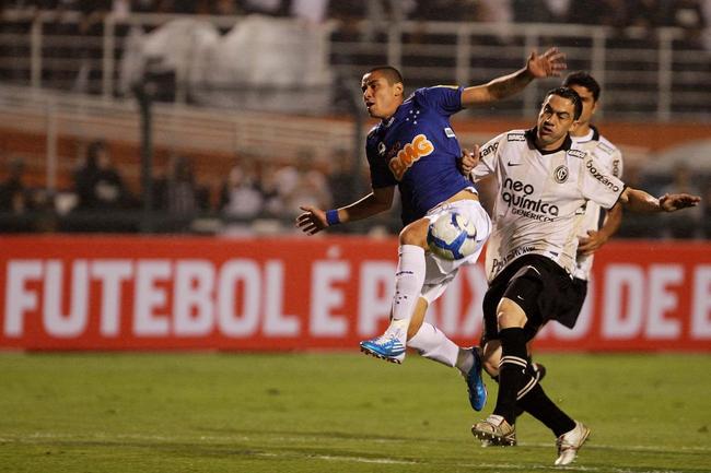 Corinthians x Cruzeiro: fotos do jogo no Pacaembu, em So Paulo, pela 35 rodada do Campeonato Brasileiro de 2010