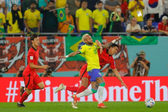 Imágenes del duelo entre Brasil y Corea del Sur, por los octavos de final del Mundial de Qatar, en Est.