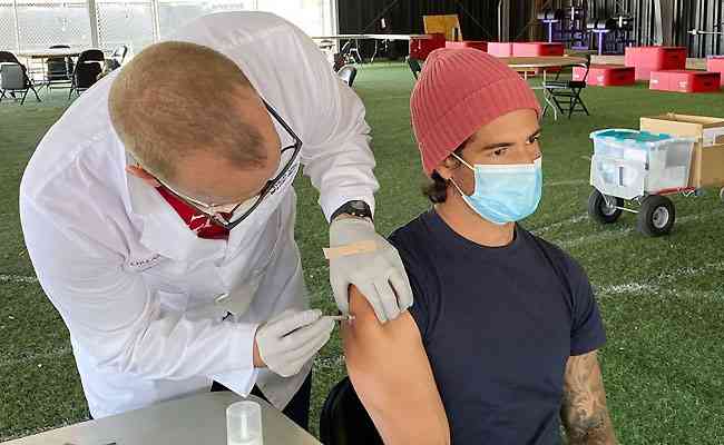 Em abril de 2021, Alexandre Pato postou foto recebendo dose da vacina contra COVID-19 nos EUA