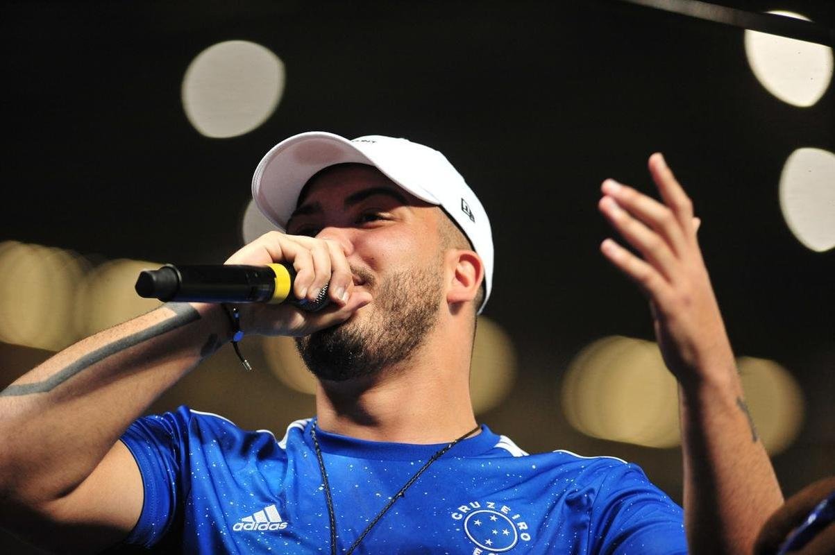 DJ Ronald, filho de Ronaldo, foi uma das atraes antes da partida contra o Vasco, no Mineiro, pela Srie B