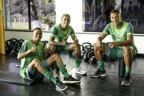 O América se reapresentou nesta quinta-feira para a próxima temporada. Além de já contar com os reforços, o Coelho mostrou o novo uniforme de treino, da Sparta, marca-própria do clube