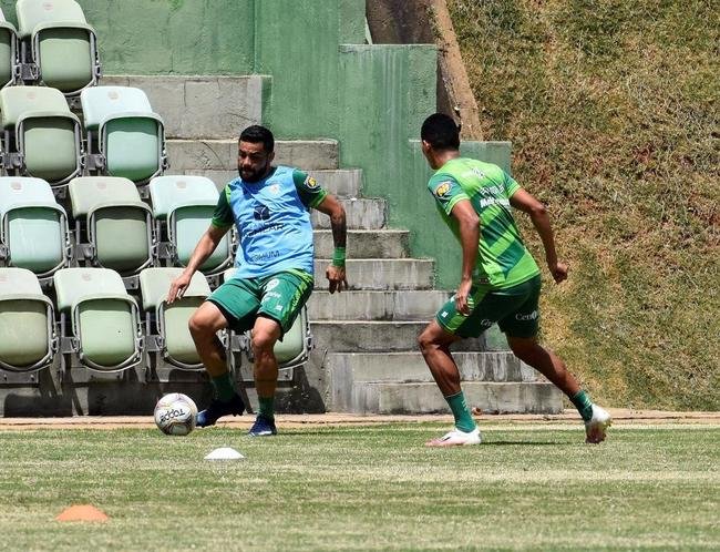 Dos dias 26 a 28 de janeiro, o Amrica realizou atividades totalmente voltadas ao confronto contra o Ava, pela 38 rodada da Srie B do Campeonato Brasileiro. Nesta sexta-feira (29), s 21h30, Coelho e Leo da Ilha se enfrentam no Independncia, em Belo Horizonte. A partida pode selar um indito tricampeonato do Amrica, que se isolaria como maior vencedor da competio. Alm disso, o elenco almeja a conquista para coroar uma temporada histrica, em que o clube foi semifinalista da Copa do Brasil.