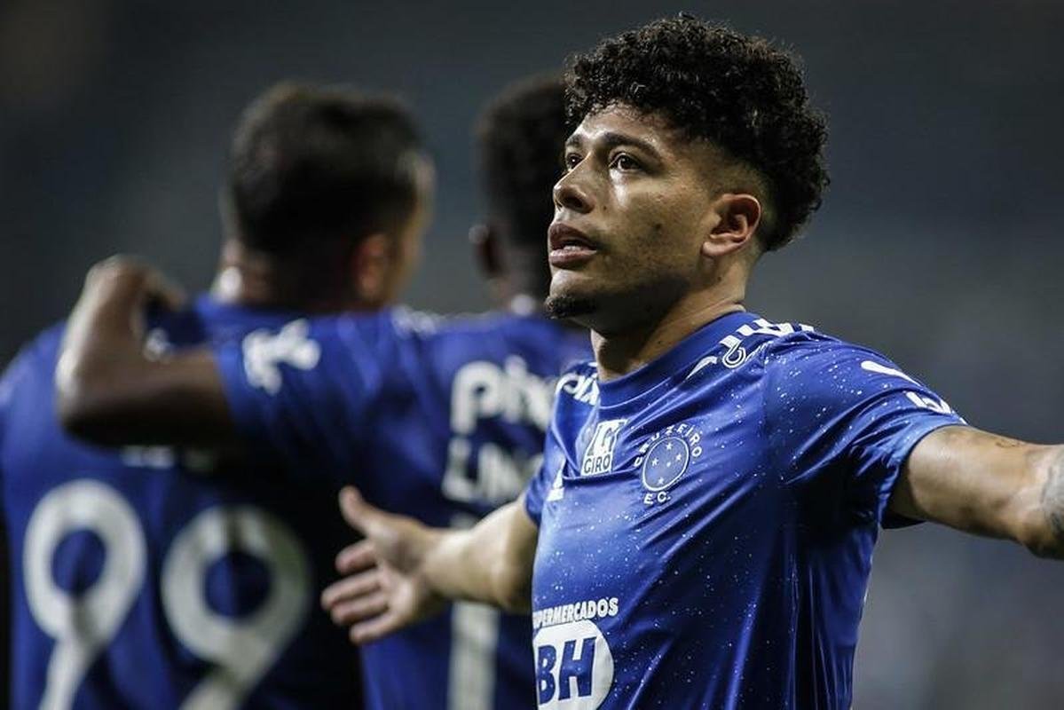 Camisa de 2022 foi especial para o torcedor do Cruzeiro. A vestimenta foi usada durante a campanha que marcou o retorno da Raposa  Srie A e confirmou o ttulo da Segundona. 