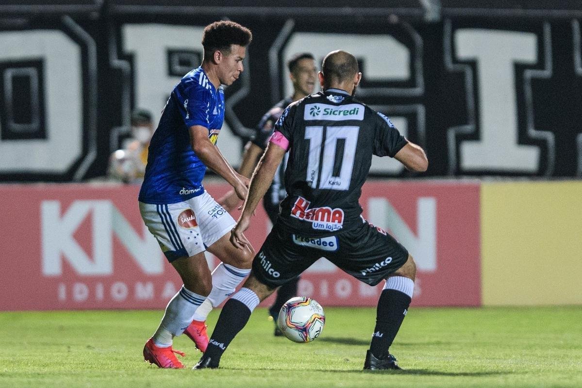 Operrio x Cruzeiro: fotos do jogo pela 17 rodada da Srie B, no estdio Germano Krger, em Ponta Grossa (PR)