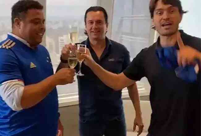 Ronaldo Fenmeno comprou o Cruzeiro e levou a torcida  loucura  