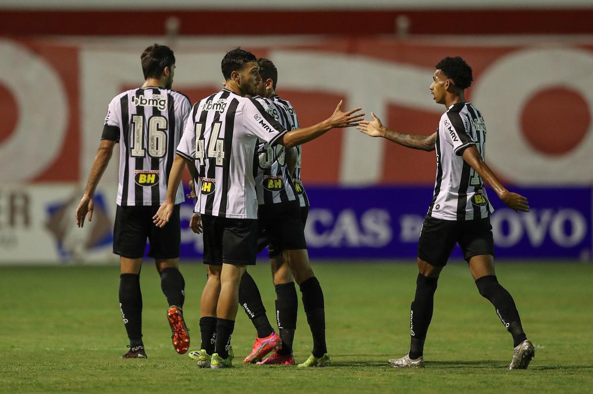 Tombense e Atlético se enfrentaram nesta quinta-feira (4), em partida válida pela 2ª rodada do Campeonato Mineiro. O confronto foi realizado no Estádio Antônio Guimarães de Almeida, em Tombos. No primeiro tempo, uma queda de energia paralisou a partida por cerca de 20 minutos.