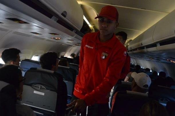 Imagens do embarque do Deportivo Lara para Belo Horizonte