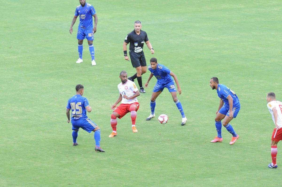 Fotos do empate por 0 a 0 entre Cruzeiro e Tombense, no Mineiro, em Belo Horizonte, pela sexta rodada do Campeonato Mineiro de 2021. Goleiro cruzeirense Fbio pegou um pnalti cobrado por Paulinho Dias e evitou o revs.