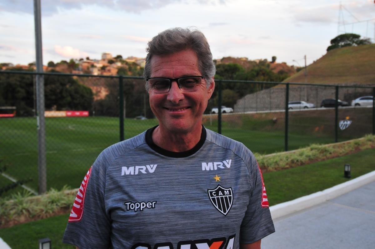 O tcnico Oswaldo de Oliveira foi apresentado na tarde desta tera-feira e, em seguida, comandou treino na Cidade do Galo