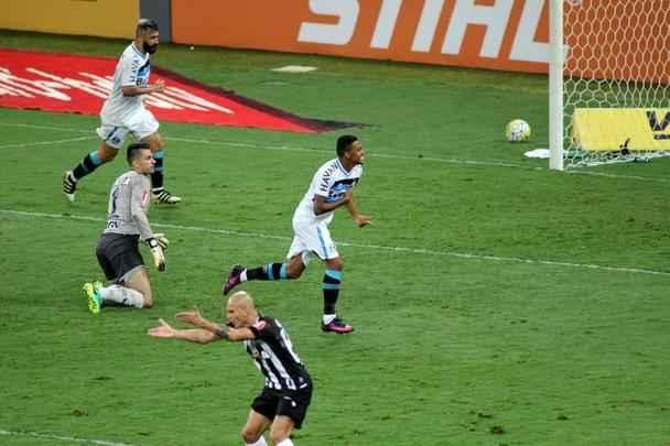 Pedro Rocha marcou o primeiro gol do Grmio e calou o Mineiro
