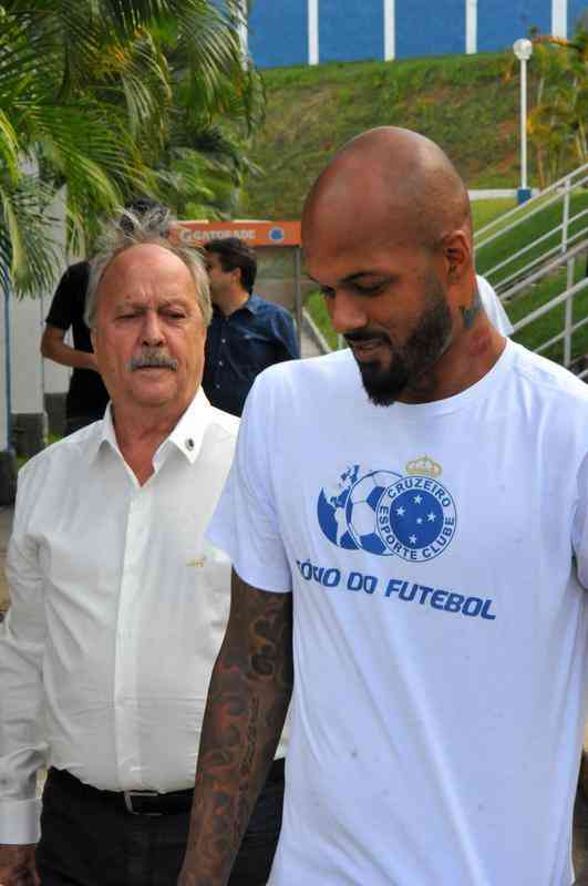 Fotos da apresentao do volante Bruno Silva no Cruzeiro (Ramon Lisboa/EM D.A Press)