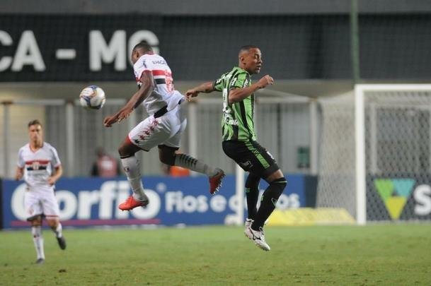 Fotos do primeiro tempo da partida entre Amrica e Botafogo-SP, no Independncia