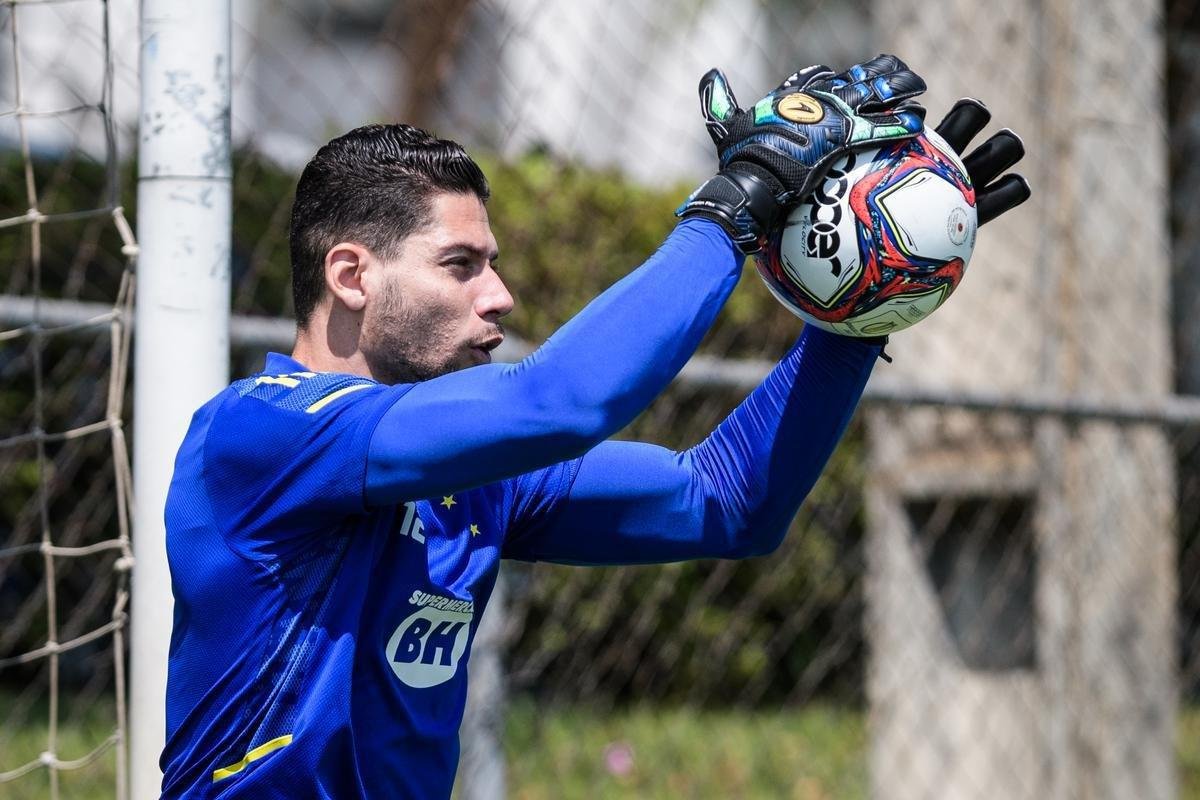 Treino acometeu em clima de descontrao no fechamento da preparao para o jogo deste domingo  