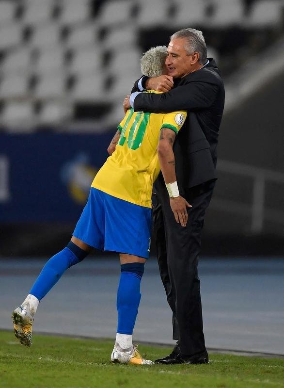 Brasil e Peru se enfrentaram pela segunda rodada do Grupo B da Copa Amrica