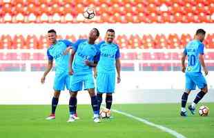 Fotos do treino do Cruzeiro no estdio Libertadores de Amrica, casa do Independiente, em Avellaneda. Time celeste fechou preparao para o jogo contra o Racing, s 21h30 desta tera-feira, no El Cilindro, pela primeira rodada do Grupo 5 da Copa Libertadores (Ramon Lisboa/EM D.A Press)