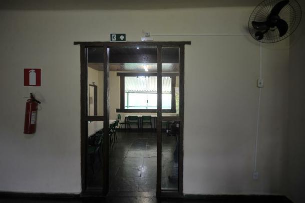 Amrica abriu Casa do Atleta, alojamento que recebe jovens das categorias de base do clube no Centro de Treinamento Lanna Drumond. Local abriga 60 jogadores. Segundo direo, contineres eram utilizados para receber atletas em perodo de testes, mas j esto desativados. Por falta de alvars da prefeitura de Contagem e laudo do Corpo de Bombeiros, Amrica realocou garotos em hotel de Belo Horizonte at regularizao do CT.