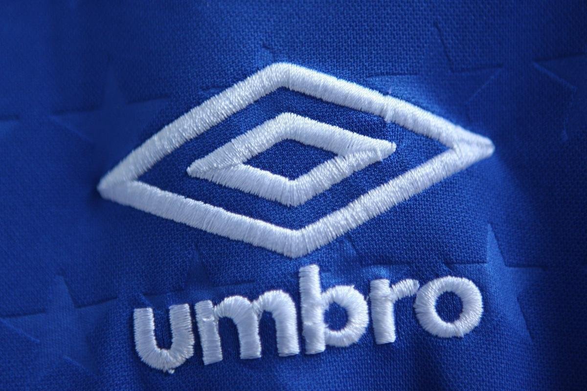 Imagens da camisa principal do Cruzeiro para a temporada de 2019