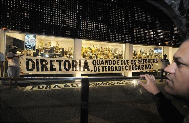 Torcedores pediram chegada de refor�os com urg�ncia para time ainda brigar pelo t�tulo brasileiro