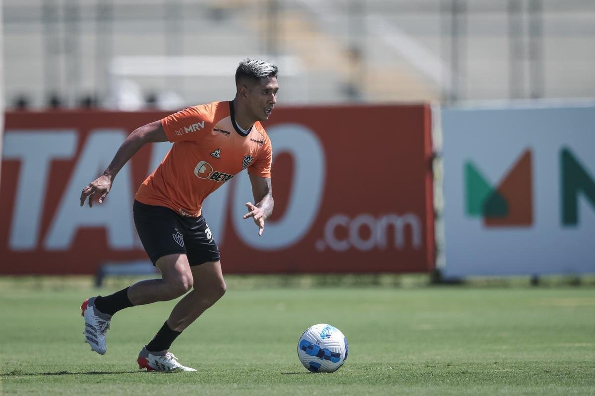 Fotos do primeiro treino de Junior Alonso no retorno ao Atltico