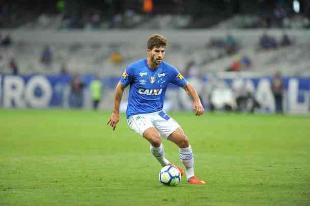 Imagens do duelo entre Cruzeiro e Internacional, no Mineiro, pela 22 rodada do Brasileiro 