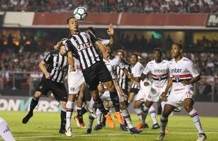 Atl�tico saiu atr�s, conseguiu virada com R�ger Guedes e Ricardo Oliveira, mas cedeu empate no Morumbi