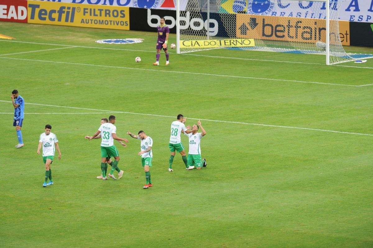Fotos do duelo entre Cruzeiro e Chapecoense, no Mineiro, pela quarta rodada da Srie B