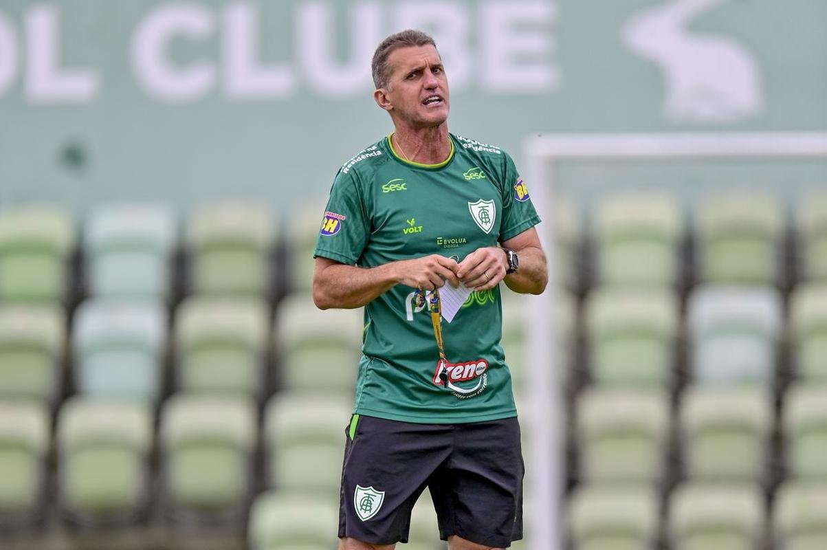 Amrica treina nesta segunda-feira (31/10), no CT Lanna Drumond, focado na partida contra o Internacional