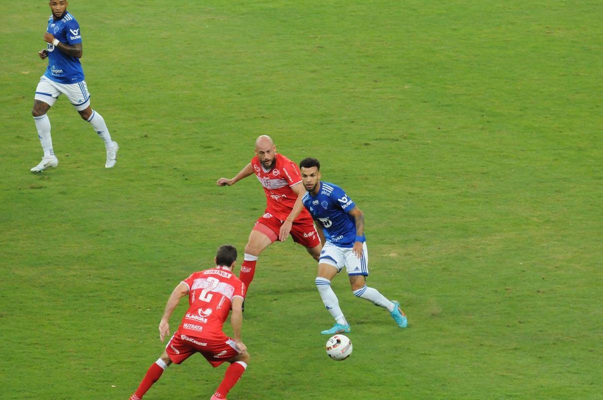 Fotos do jogo entre Cruzeiro e CRB, no Mineiro, em Belo Horizonte, pela 11 rodada da Srie B do Brasileiro