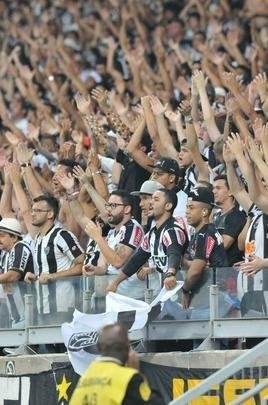 Imagens das torcidas de Atltico e Grmio, no Mineiro, pela deciso da Copa do Brasil