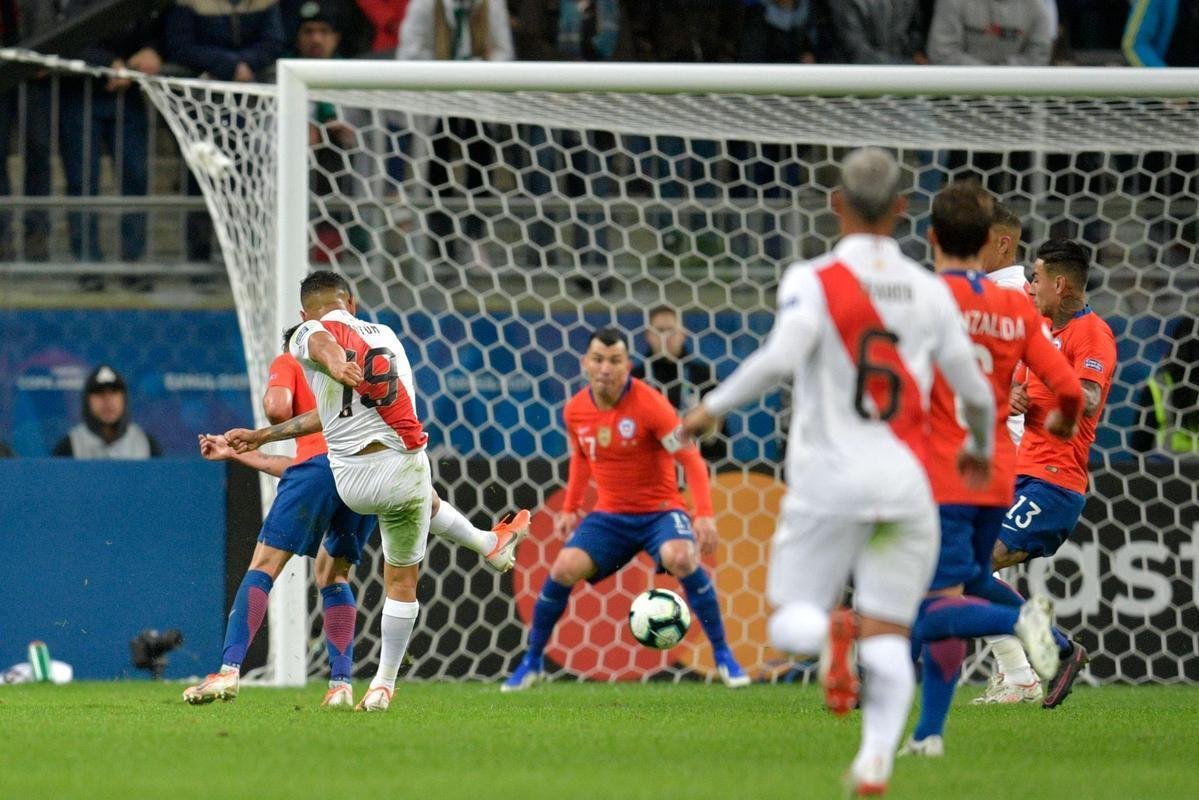Chile e Peru se enfrentaram na Arena Grmio, pela semifinal da Copa Amrica